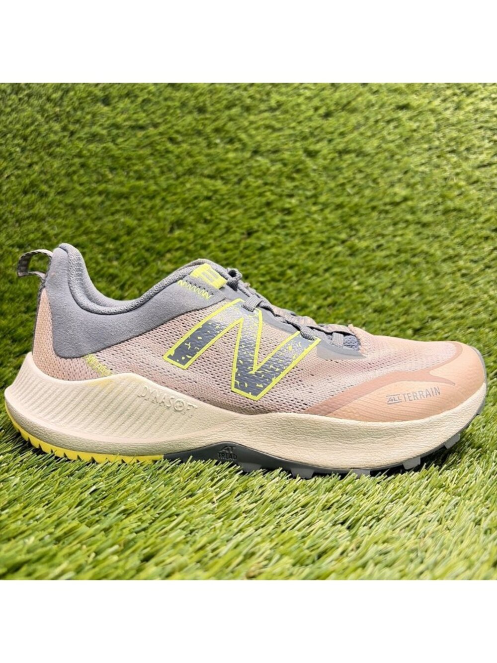 New Balance DynaSoft Nitrel v4 Womens Size 7D Pink Trail Running Shoes Sneakers
